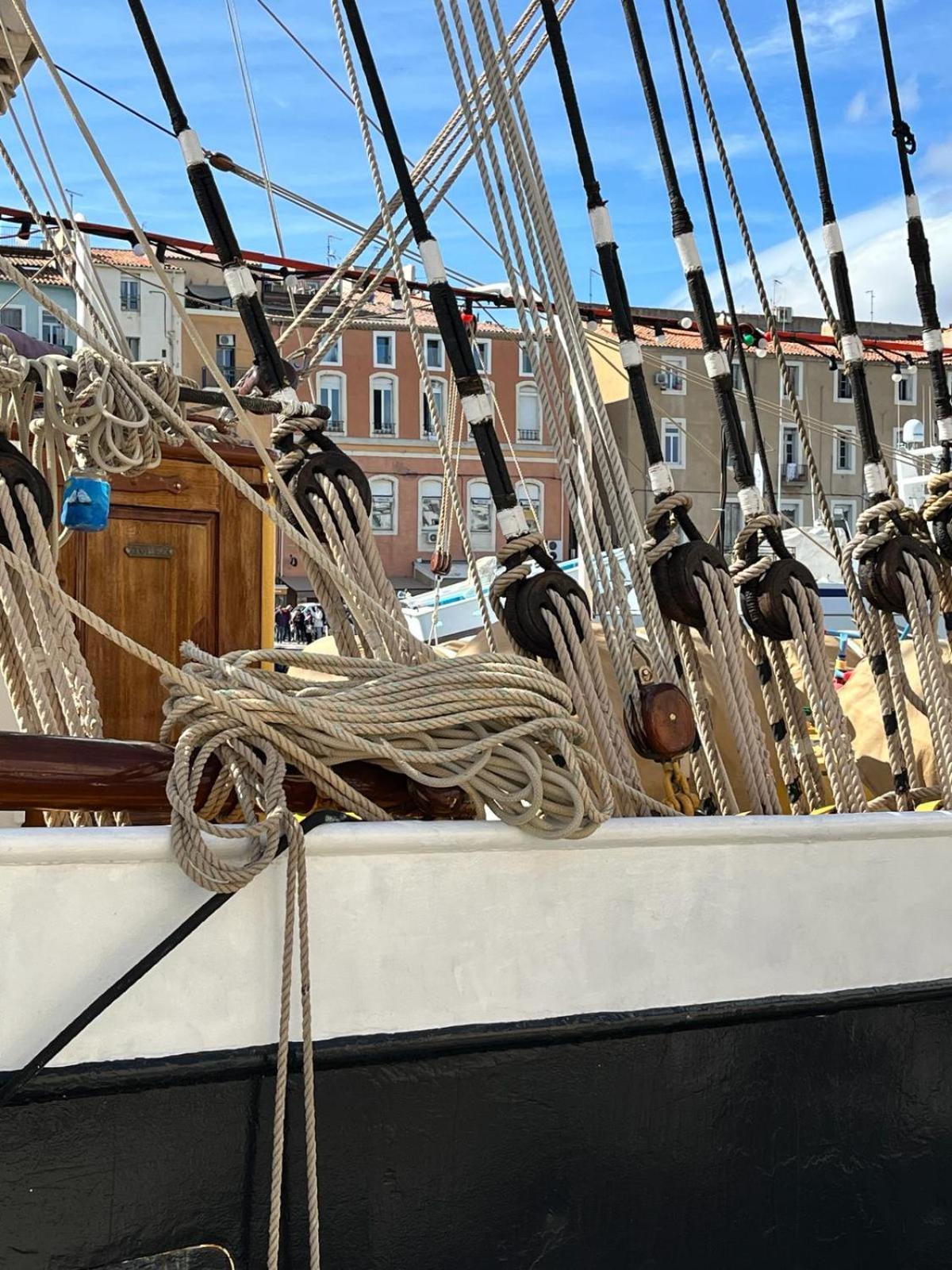 Hypercentre, Grand Studio Charmant Traversant De 47M2 Sète Eksteriør bilde